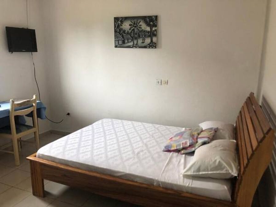 Chambre avec coin bureau